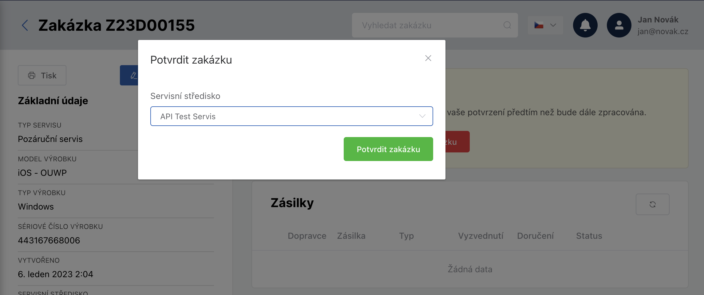 Dialog výběru cílového servisního střediska při potvrzování zakázky. K dispozici jsou nabídnuta pouze servisní střediska, která splňují podmínky výběru (např. opravují daný výrobek, podporují typ zakázky a podobně).